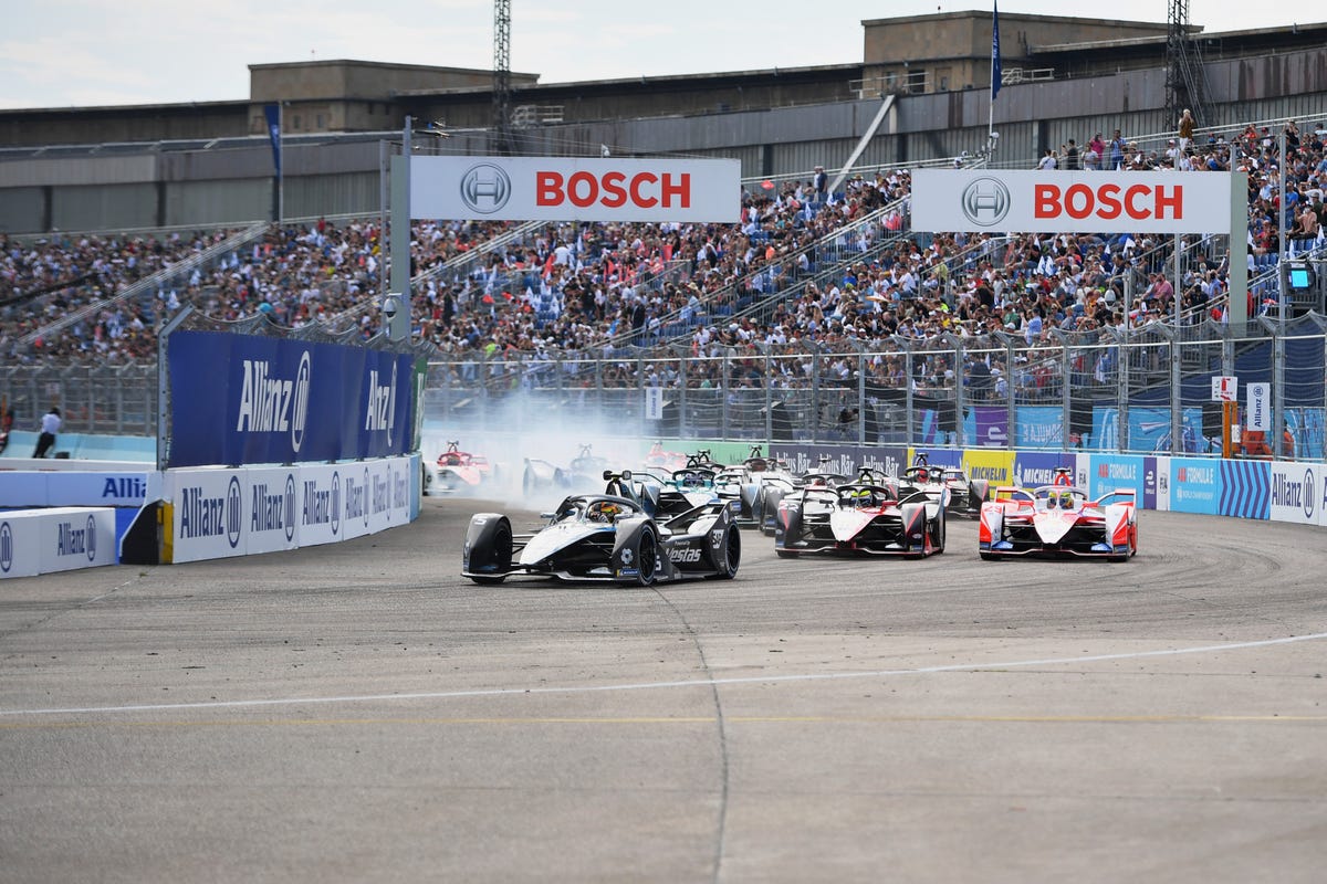 Bizarre Start Line Accident Eliminates Formula E Title Contenders