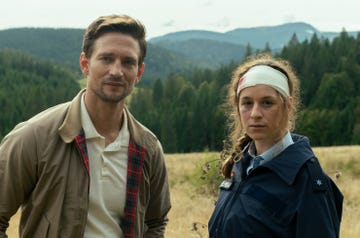 polizistin tanja (lou strenger) und der neue landarzt fabian (august wittgenstein), den sie durchaus reizvoll findet – mit dem aber auch all die schwierigkeiten beginnen. © swr/studio zentral/maria wiesler, honorarfrei verwendung gemäß der agb im engen inhaltlichen, redaktionellen zusammenhang mit genannter swr sendung und bei nennung "bild: swr/studio zentral/maria wiesler" (s2). swr presse/bildkommunikation, baden baden, tel: 07221/929 22202, foto@swr.de
