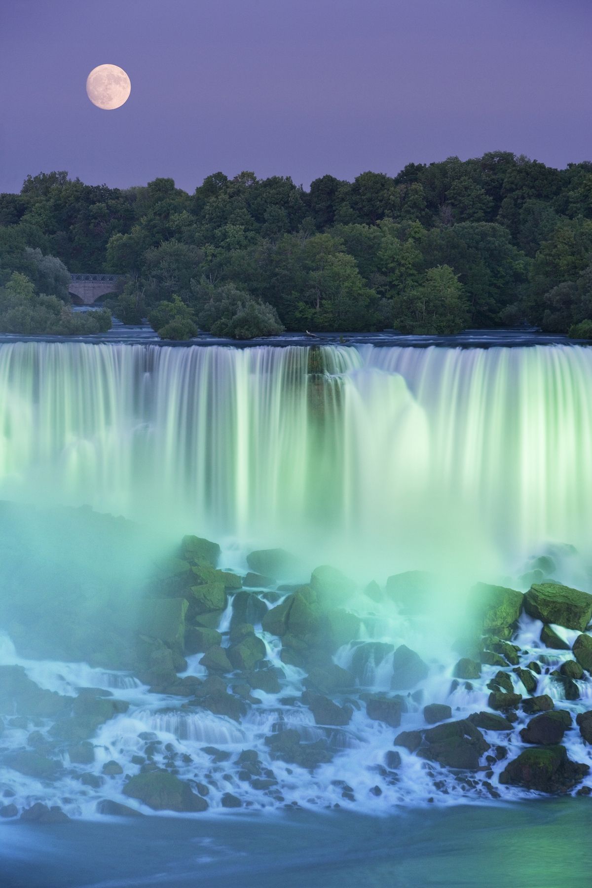 死ぬまでに見ておきたい?! 世界で最 美しい10の滝｜ELLE DECOR [エル 