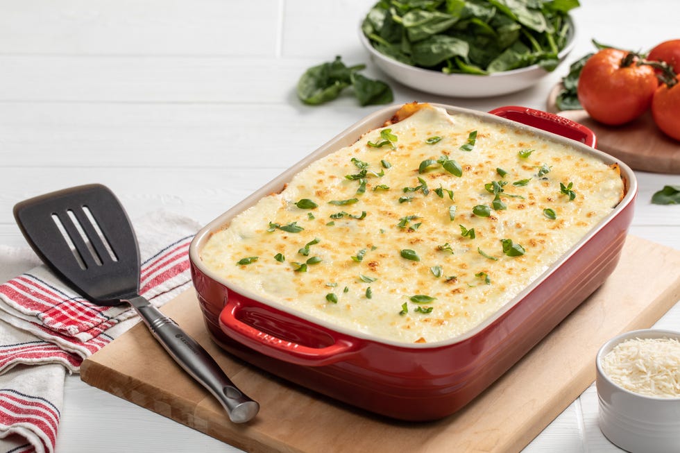 https://hips.hearstapps.com/hmg-prod/images/1-trattoria-lasagna-classic-dish-1599147950.jpg?crop=0.668xw:1.00xh;0.248xw,0&resize=980:*