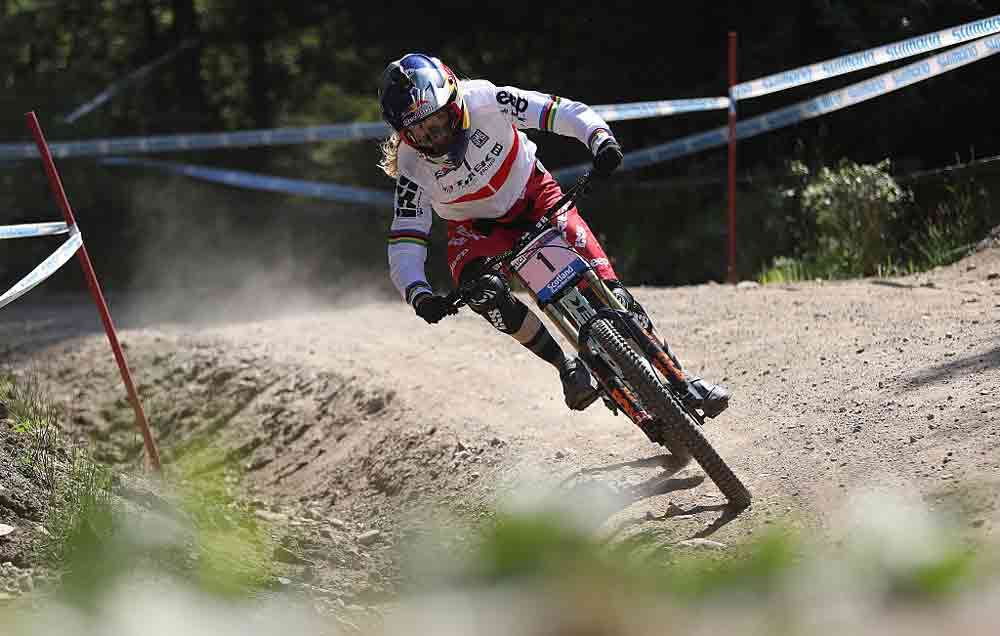 You Have to Watch Rachel Atherton Fix Her Own Dislocated