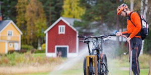 Bicycle, Cycling, Vehicle, Cycle sport, Bicycle wheel, Mountain bike, Recreation, Tree, Endurance sports, Grass, 