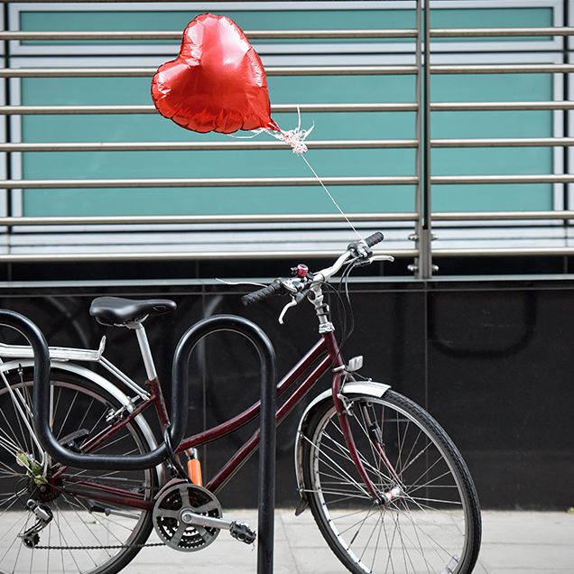 bike with heart balloon