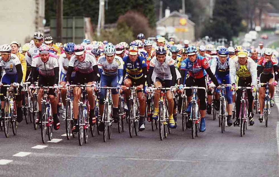90's cyclists wearing knee warmers