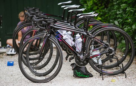 Bicycle wheel, Bicycle, Bicycle tire, Bicycle part, Bicycle frame, Vehicle, Tire, Spoke, Bicycle saddle, Bicycle handlebar, 