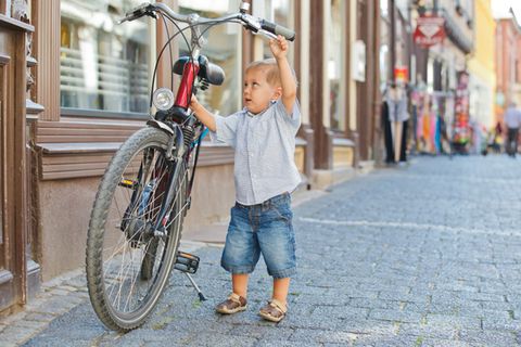 how to teach a kid to ride a bike