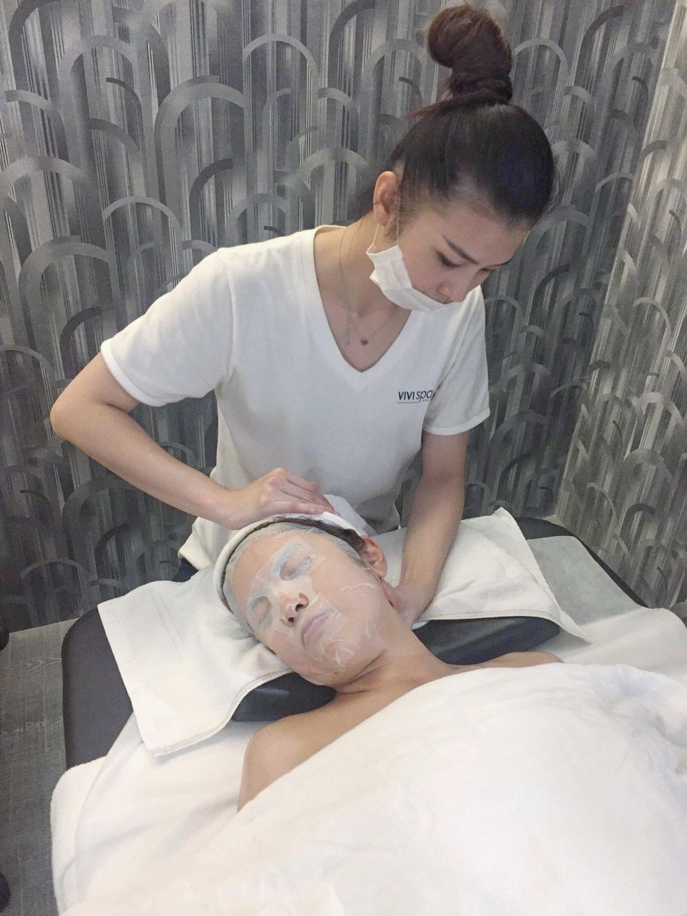 Skin, Shoulder, Massage, Beauty, Spa, Neck, Forehead, Service, Arm, Joint, 