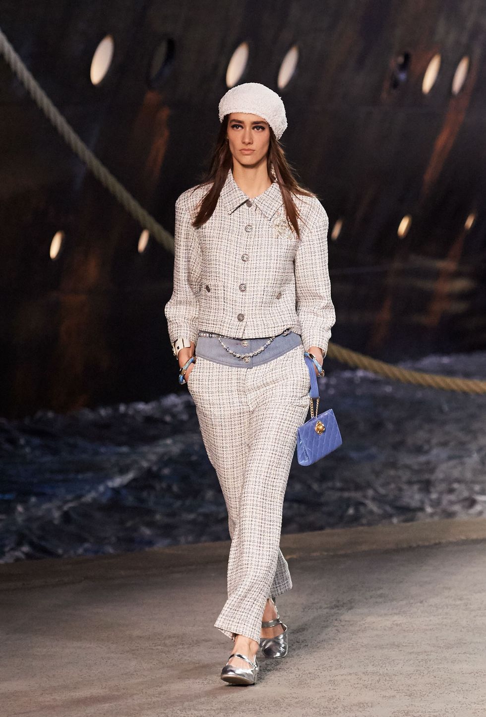 88 Looks From Chanel Cruise 2018 Show – Chanel Cruise 2018 Runway