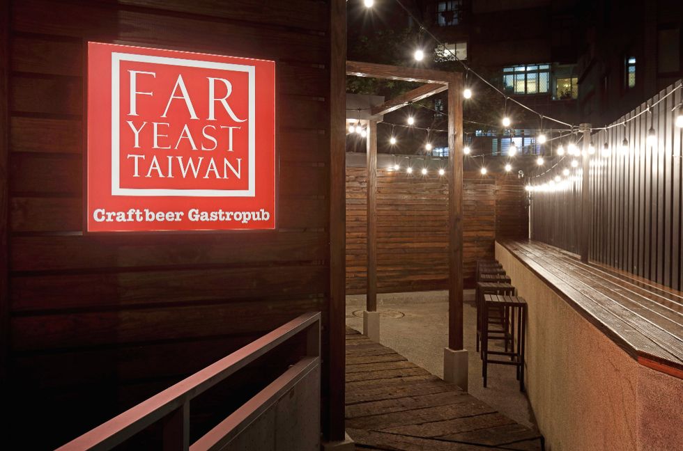 far yeast taiwan精釀啤酒餐酒館台北開幕！推出23道下酒和食、超狂啤酒塔讓你一次喝足