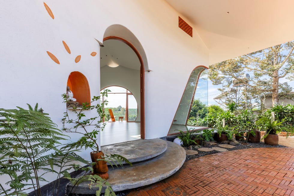 arquitectura organica, curvas y materiales naturales para una casa que redefine el concepto de hogar en un entorno tropical