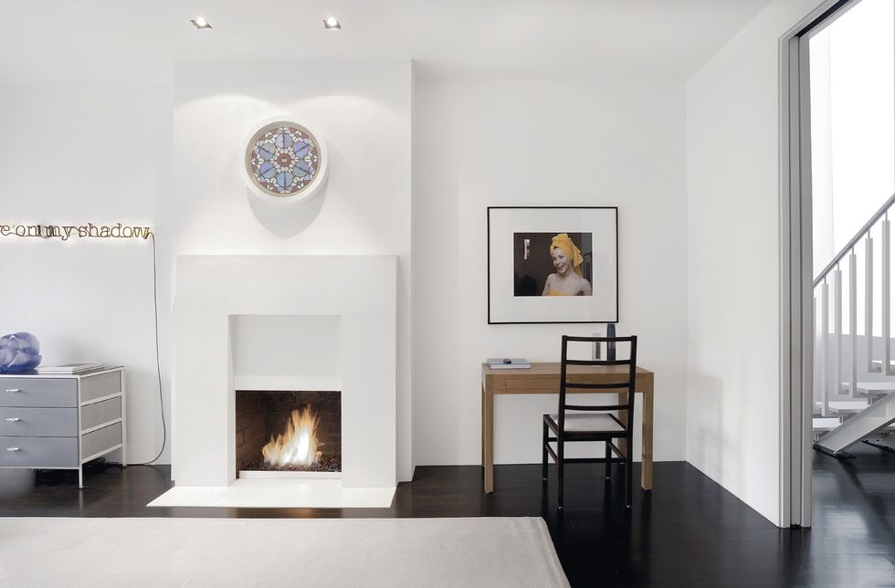 Hearth, White, Interior design, Room, Fireplace, Property, Ceiling, Floor, Living room, House, 