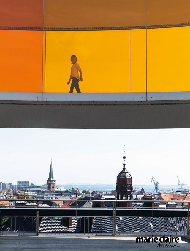 Yellow, Wall, Architecture, Reflection, Line, City, Statue, Art, Mural, Vacation, 