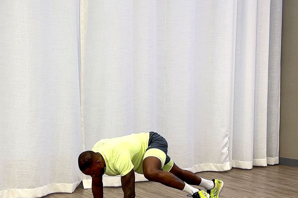 10minute core workout, yusuf jeffers practicing inchworm to plank knee drive exercise