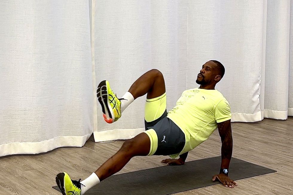 10minute core workout, yusuf jeffers practices reverse mountain climber exercise