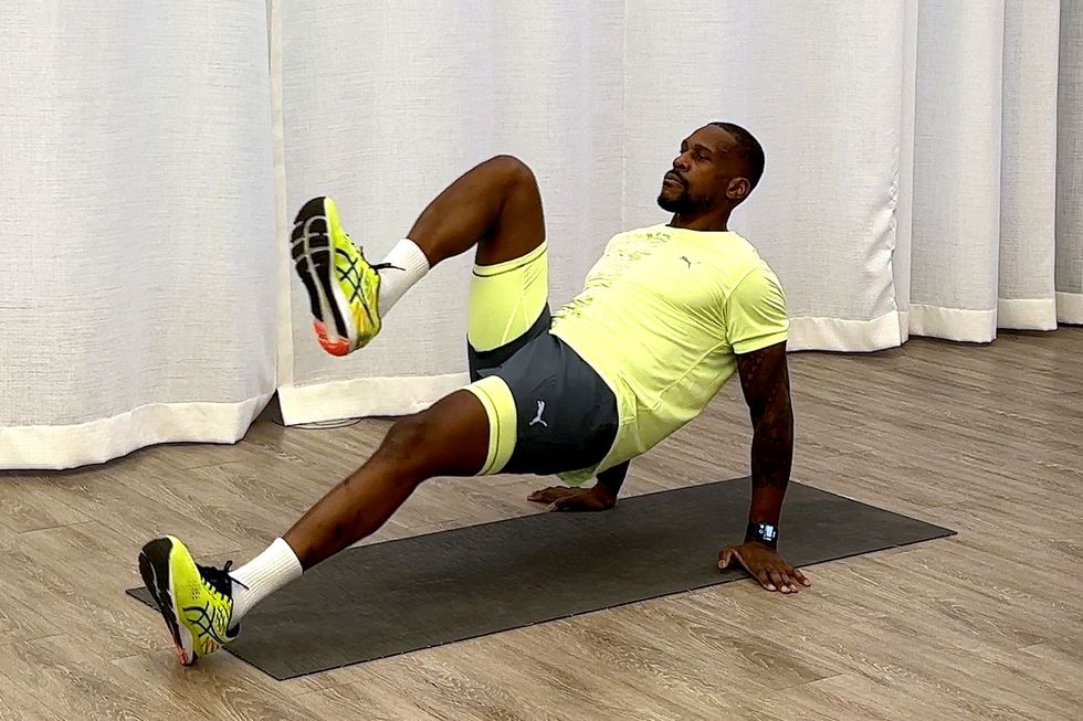 10minute core workout, yusuf jeffers practices reverse mountain climber exercise