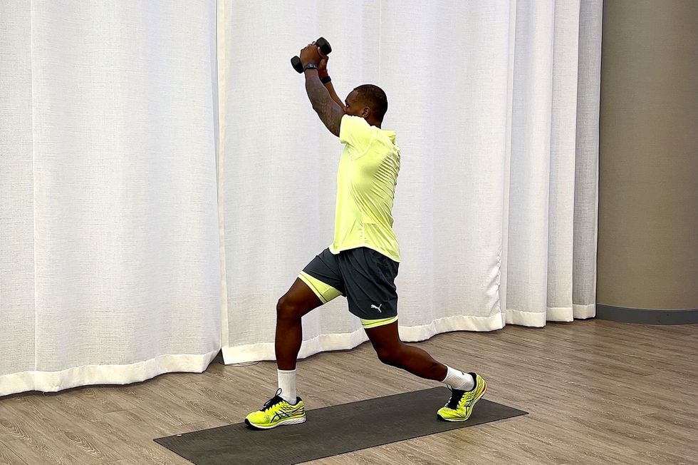 10minute core workout, yusuf jeffers practicing split stance reverse chop