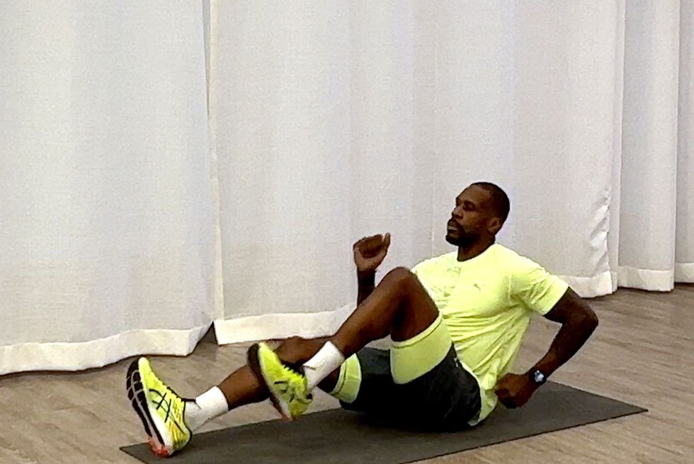 10minute core workout, yusuf jeffers practicing sprinter situp exercise