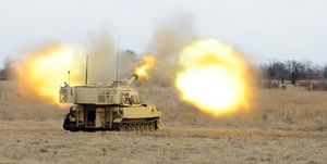 Vehicle, Military vehicle, Self-propelled artillery, Combat vehicle, Military, Tank, Dust, Military organization, Armored car, Army, 