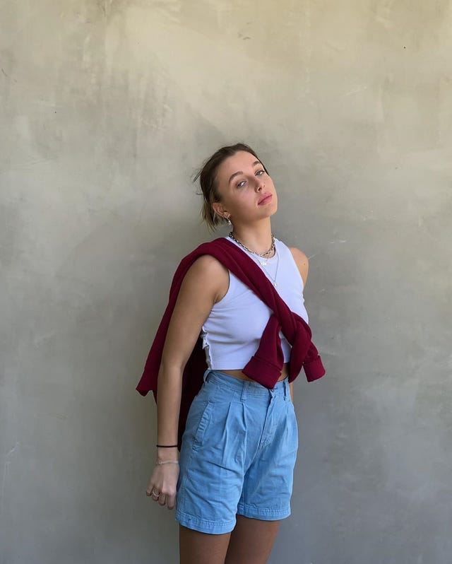 Emma Chamberlain Updates on Twitter  Emma chamberlain, Women, Chamberlain