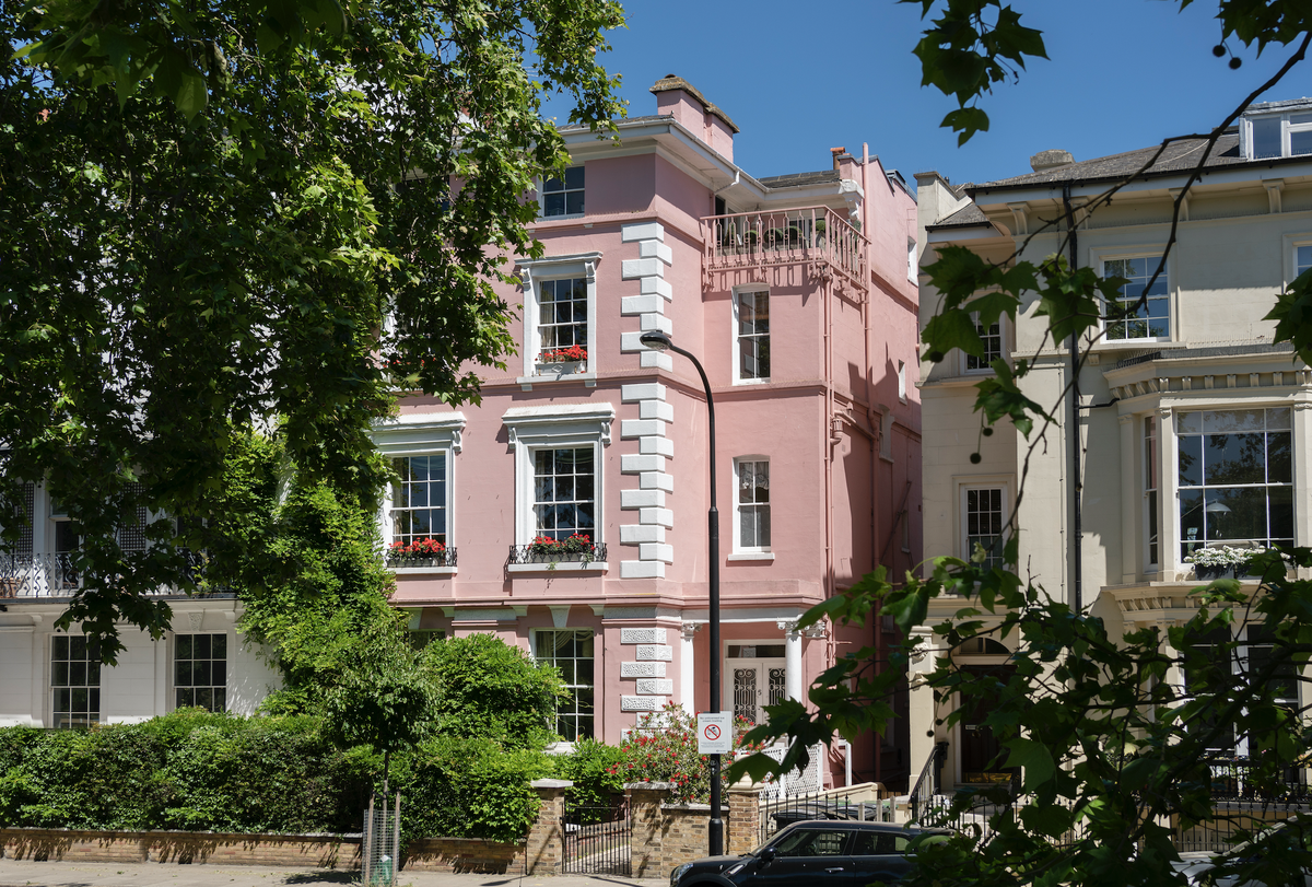 pink town house that inspired 101 dalmatians