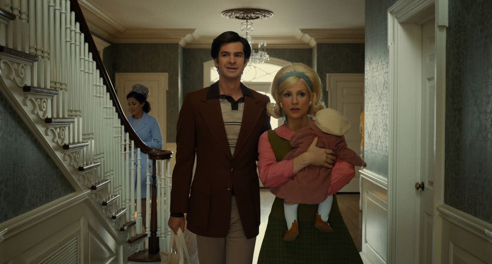 andrew garfield as "jim bakker" and jessica chastain as "tammy faye bakker" in the film the eyes of tammy faye photo courtesy of searchlight pictures © 2021 20th century studios all rights reserved