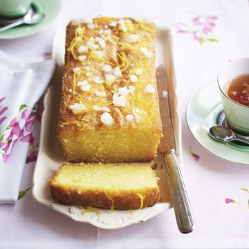 gluten free lemon drizzle cake