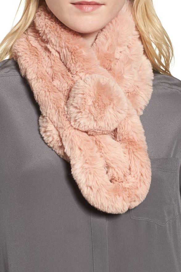 Fur, Clothing, Fur clothing, Scarf, Pink, Neck, Outerwear, Stole, Beige, Textile, 