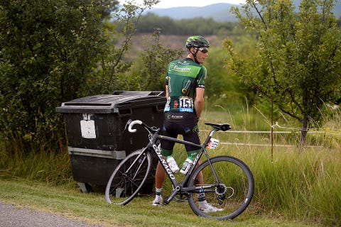 how do tour de france riders go to bathroom