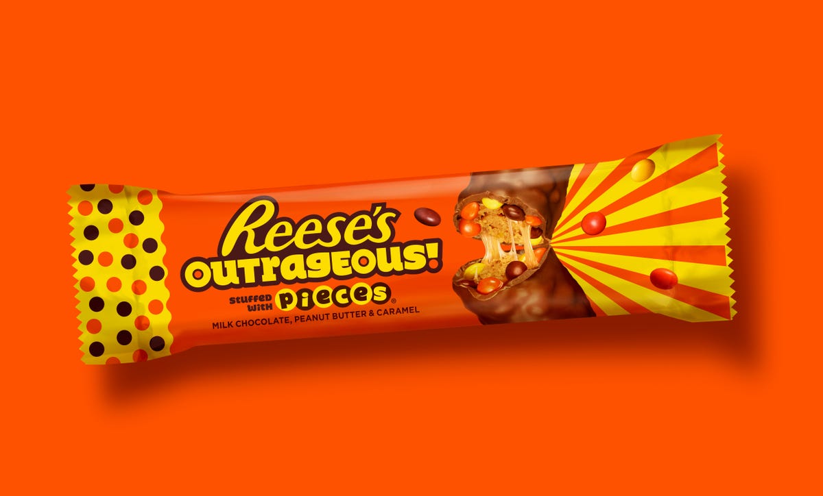 [UPDATED] Reese’s-Pieces Stuffed Chocolate Bars Are Finally In Stores