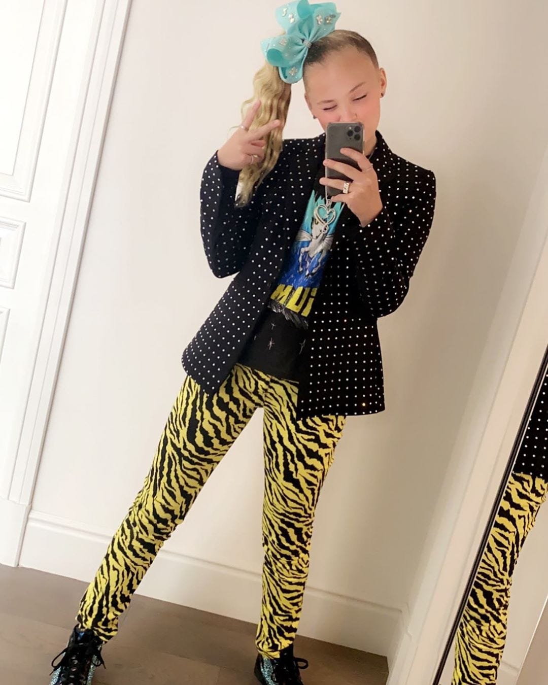 JoJo Siwa Returns to Blonde After Brunette Hair Transformation