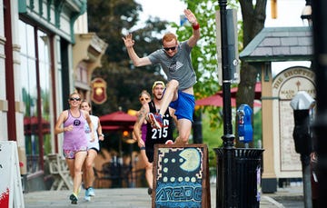 Runners running 