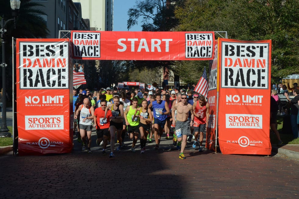 Endurance sports, Quadrathlon, Crowd, Athletic shoe, Long-distance running, Running, Advertising, Exercise, Racing, Ultramarathon, 