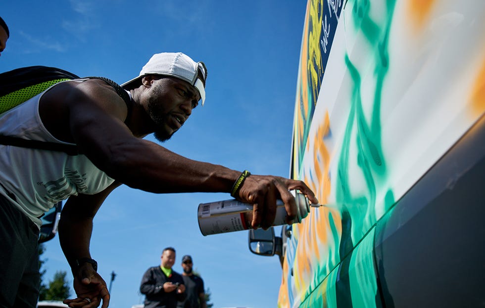 An Inside Look at Kevin Hart’s Hood to Coast Run Runner's World