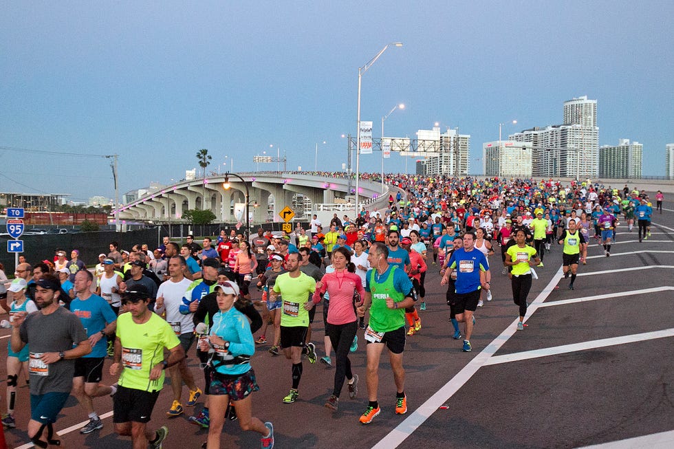 Crowd, People, Endurance sports, Sportswear, Recreation, Human leg, Athletic shoe, Running, Street light, Urban area, 