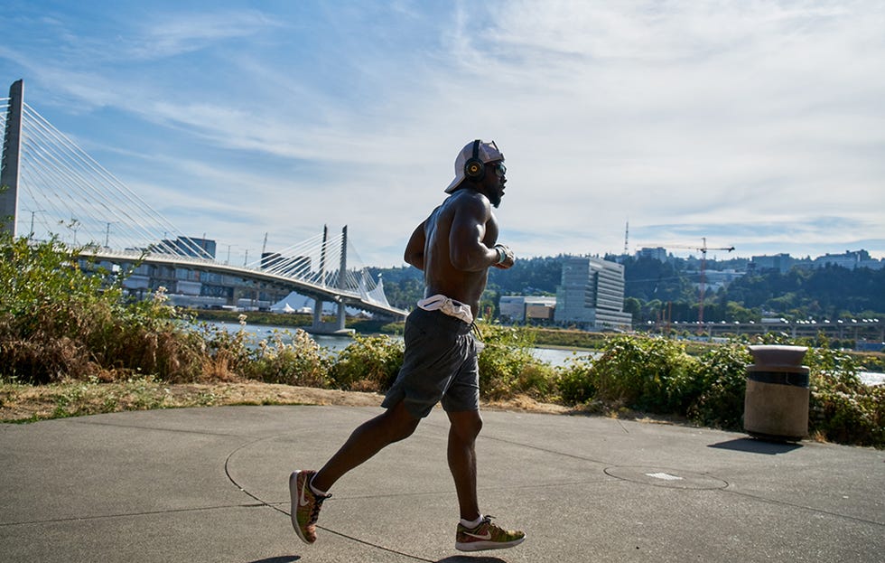 An Inside Look at Kevin Hart’s Hood to Coast Run Runner's World