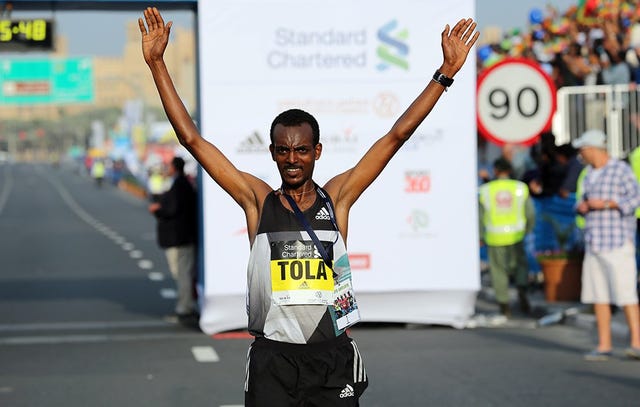 Tamirat Tola in Dubai Marathon