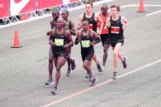 Kipchoge with pacers sub-2 attempt