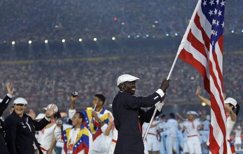 Lopez Lomong carrying the U.S. flag