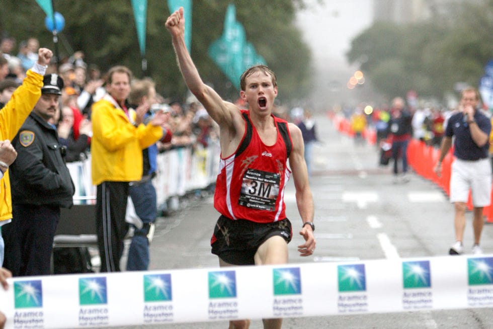 Ryan Hall wins the Houston Half Marathon