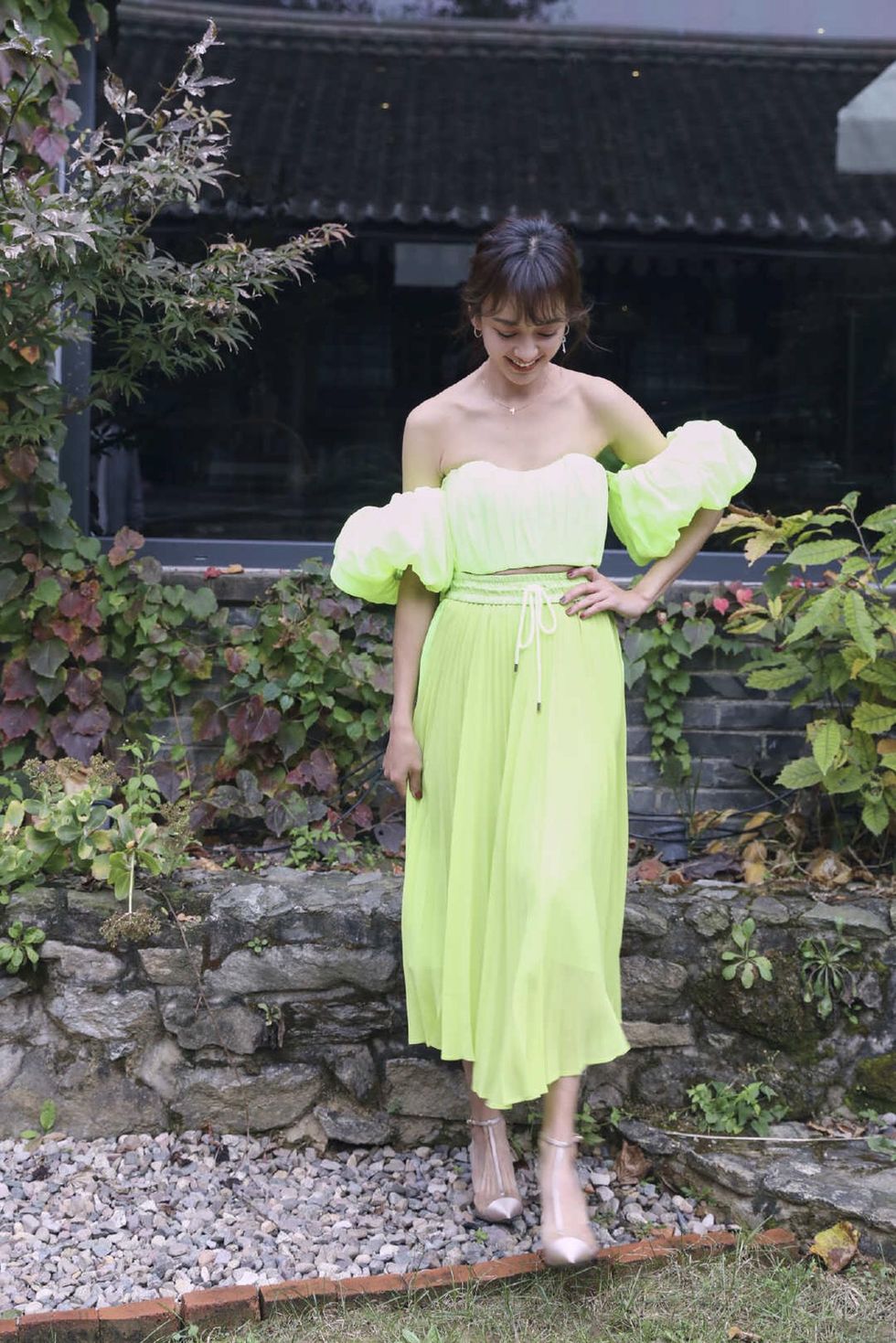 Clothing, Green, Dress, Shoulder, Yellow, Botany, Footwear, Joint, Grass, Bridal party dress, 