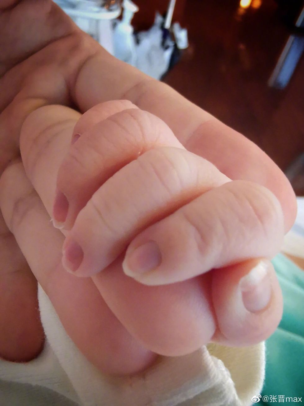 Finger, Hand, Nail, Child, Thumb, Baby, Flesh, Comfort food, 