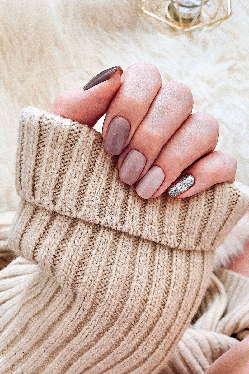 manicura degradada en tonos nude tendencia otoño