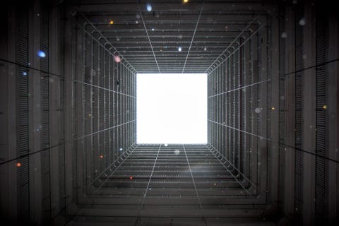 De lucht in Ravin Schmidle maakte deze foto om de steeds verticalere en ietwat claustrofobische aard van steden als gevolg van de bevolkingsgroei vast te leggen Corcoran noemt het effect vergelijkbaar met een still uit The Hunger Games