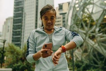 how to train for your first 10k, woman reading watch