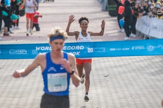 yalemzerf yahualaw bate el récord del mundo de 10 kilómetros en castellón