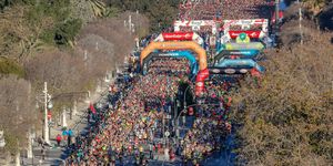 salida masiva de miles de corredores del 10k valencia ibercaja 2019