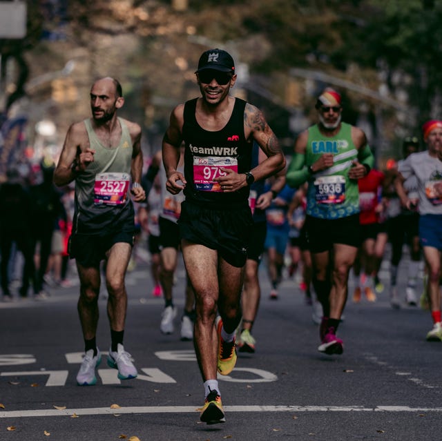 a group of people running in a marathon