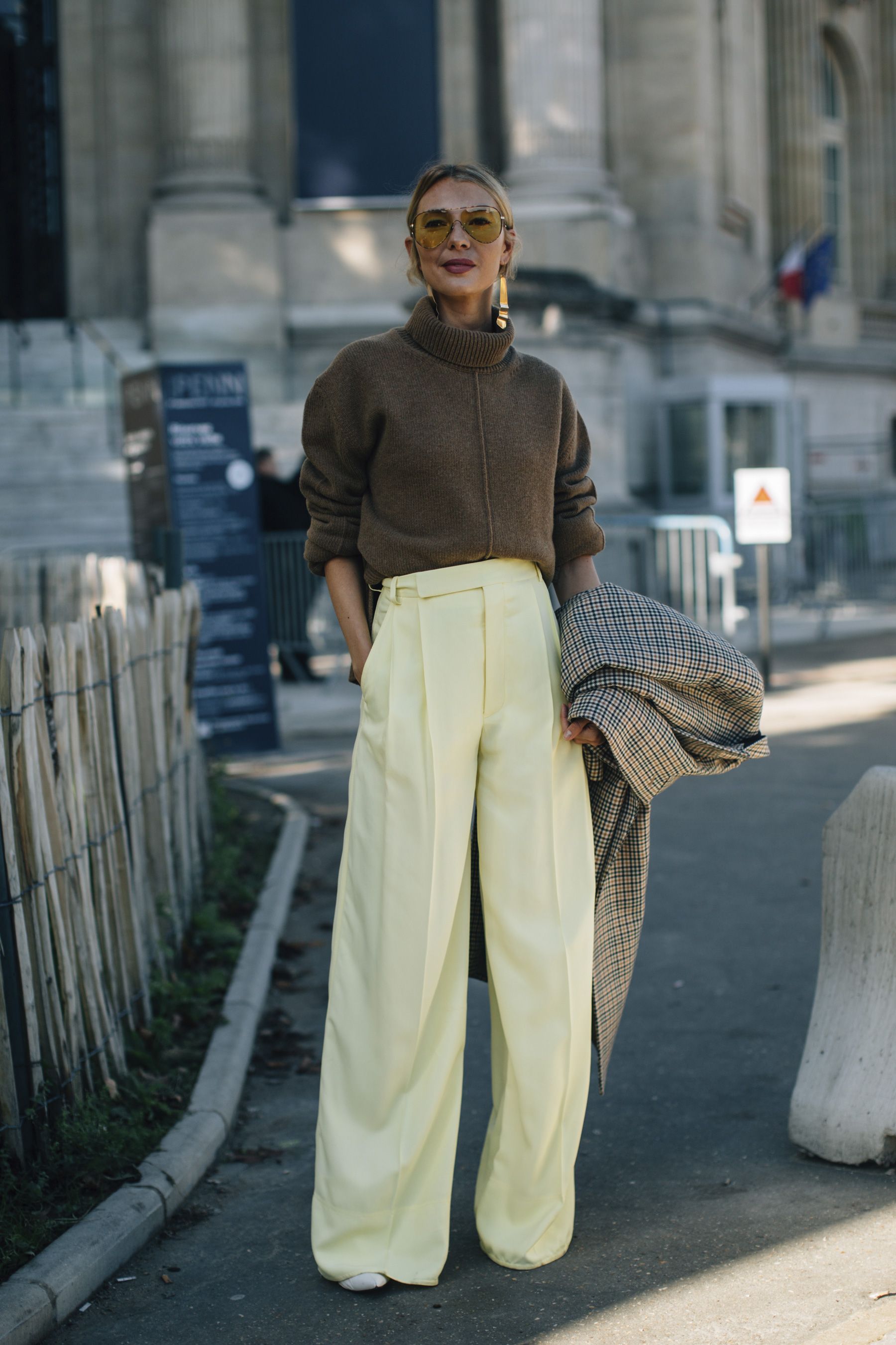 Pantalón ancho en blanco o beige: cómo combinarlo en looks de otoño con  estilo - Foto 1