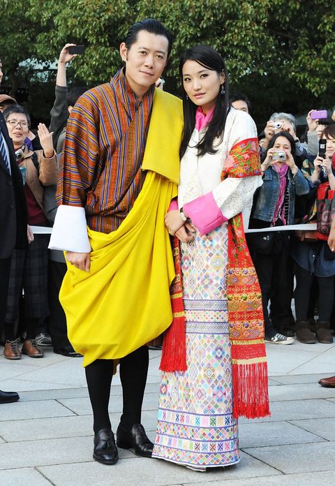 People, Yellow, Event, Costume, Fashion, Tradition, Kimono, Temple, Ceremony, Street fashion, 
