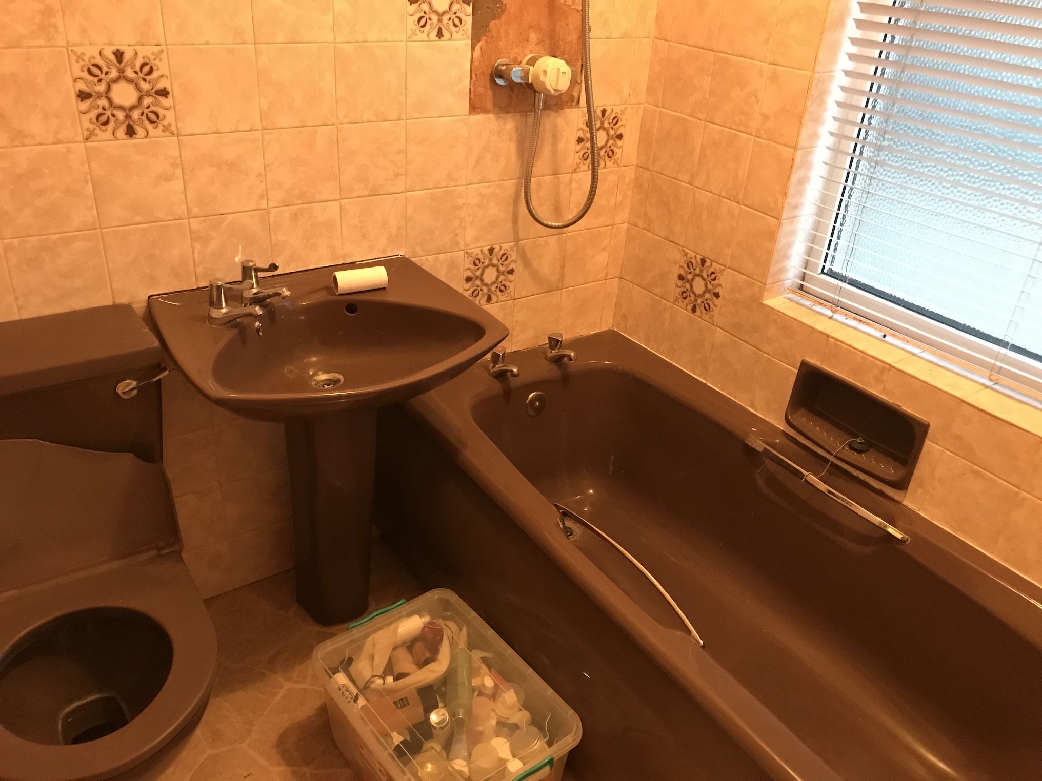 Britains Worst Bathroom Revealed - Victorian Plumbing Bathroom Competition